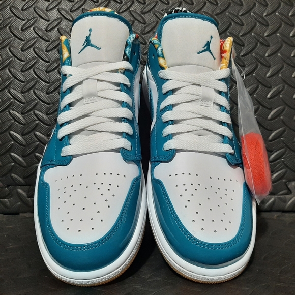 Air Jordan 1 low SE cyber teal 'Barcelona' DC6991-400 - Picture 3 of 10